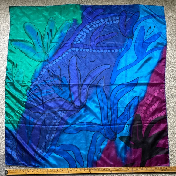 Square Scarf  - feels like silk - Picture 2 of 3